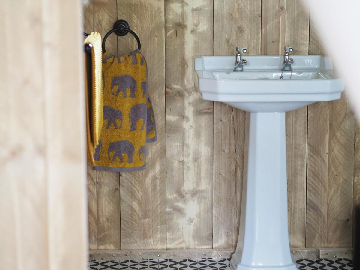 Brackenhill Glamping - Safari Tent With Hot Tub - Sleeps 6 Ivybridge Bagian luar foto